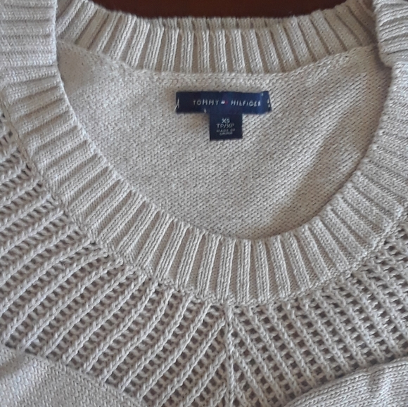 Tommy Hilfigers women's sweater. With crochet pattern. Size extra small. - Picture 5 of 6